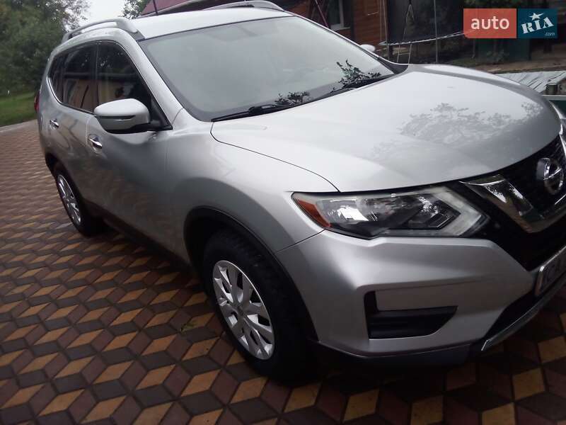 Позашляховик / Кросовер Nissan Rogue 2017 в Шполі