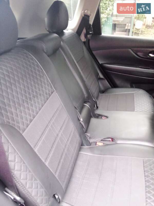 Позашляховик / Кросовер Nissan Rogue 2017 в Шполі