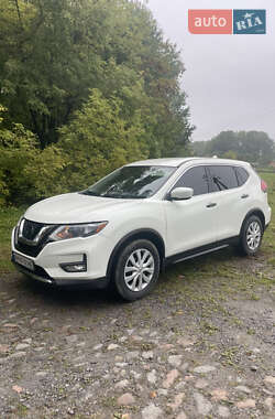Внедорожник / Кроссовер Nissan Rogue 2017 в 