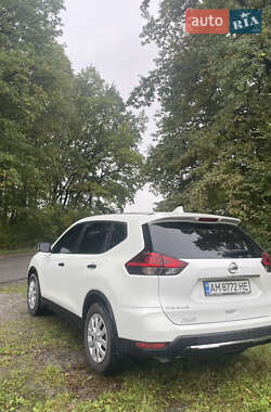 Внедорожник / Кроссовер Nissan Rogue 2017 в 
