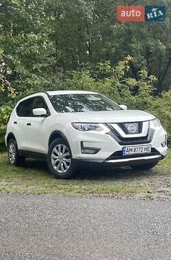 Внедорожник / Кроссовер Nissan Rogue 2017 в 