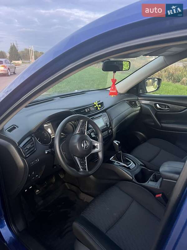 Внедорожник / Кроссовер Nissan Rogue 2017 в Сокале