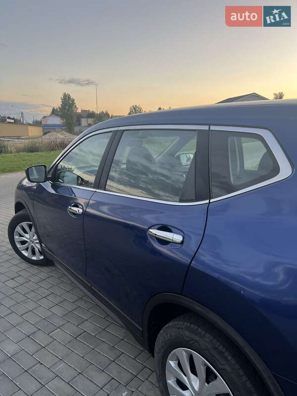 Внедорожник / Кроссовер Nissan Rogue 2017 в Сокале