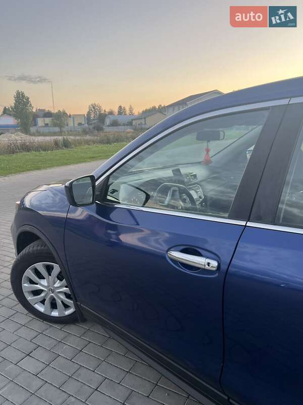 Внедорожник / Кроссовер Nissan Rogue 2017 в Сокале