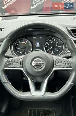 Внедорожник / Кроссовер Nissan Rogue 2017 в 