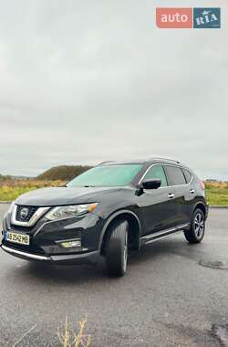 Внедорожник / Кроссовер Nissan Rogue 2018 в 
