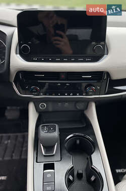 Внедорожник / Кроссовер Nissan Rogue 2023 в 