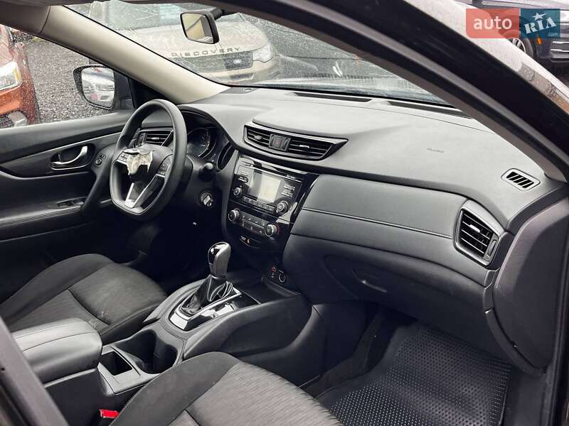Внедорожник / Кроссовер Nissan Rogue 2017 в Луцке