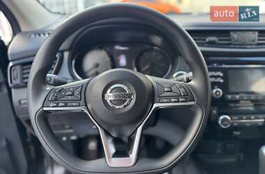 Внедорожник / Кроссовер Nissan Rogue 2018 в 