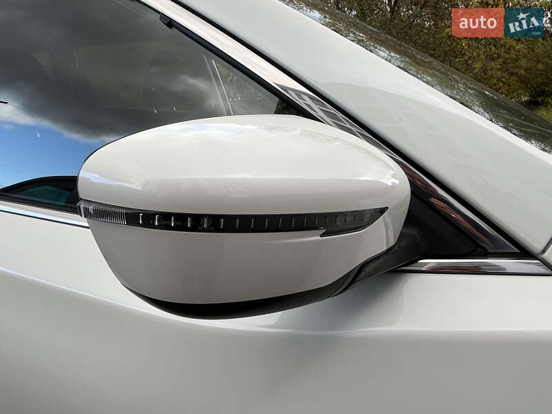 Внедорожник / Кроссовер Nissan Rogue 2019 в Львове