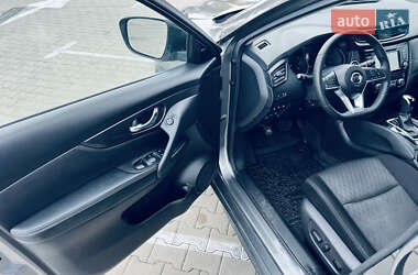 Внедорожник / Кроссовер Nissan Rogue 2019 в 