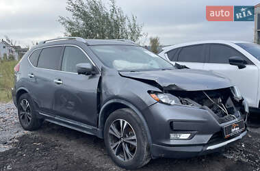 Внедорожник / Кроссовер Nissan Rogue 2017 в Львове