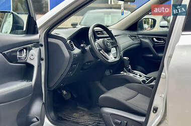 Внедорожник / Кроссовер Nissan Rogue 2018 в 
