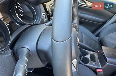 Позашляховик / Кросовер Nissan Rogue 2018 в 