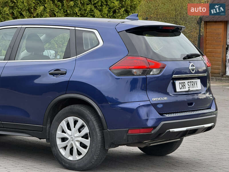 Внедорожник / Кроссовер Nissan Rogue 2017 в Стрые