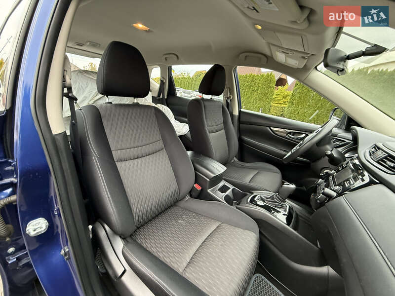 Внедорожник / Кроссовер Nissan Rogue 2017 в Стрые