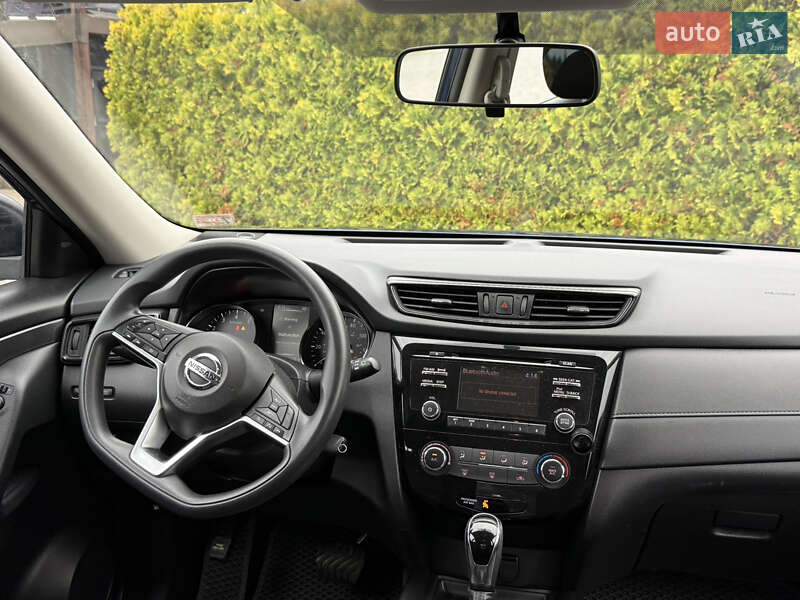 Внедорожник / Кроссовер Nissan Rogue 2017 в Стрые