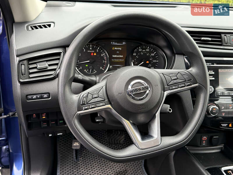 Внедорожник / Кроссовер Nissan Rogue 2017 в Стрые