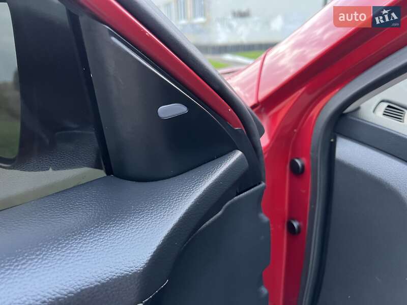 Внедорожник / Кроссовер Nissan Rogue 2017 в Ровно