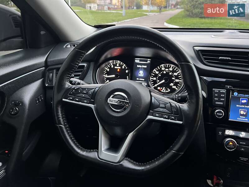 Внедорожник / Кроссовер Nissan Rogue 2017 в Ровно