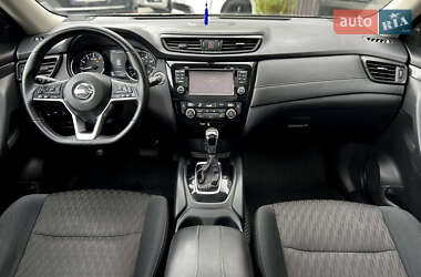 Внедорожник / Кроссовер Nissan Rogue 2017 в 