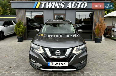 Внедорожник / Кроссовер Nissan Rogue 2017 в 