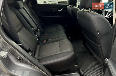 Внедорожник / Кроссовер Nissan Rogue 2017 в 