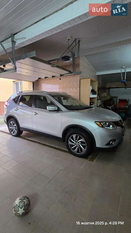 Позашляховик / Кросовер Nissan Rogue 2015 в Винниках