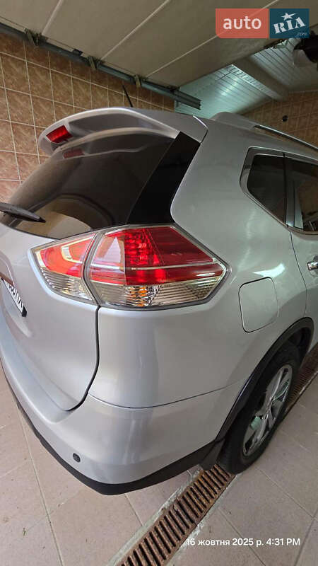 Позашляховик / Кросовер Nissan Rogue 2015 в Винниках