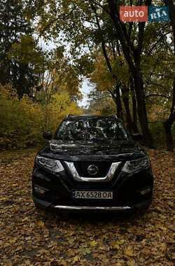 Внедорожник / Кроссовер Nissan Rogue 2018 в 