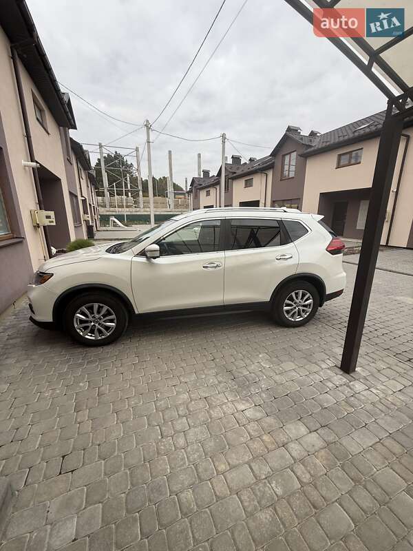 Внедорожник / Кроссовер Nissan Rogue 2017 в Виннице