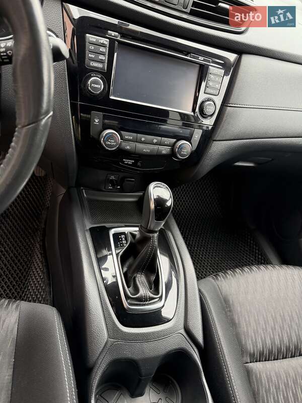 Внедорожник / Кроссовер Nissan Rogue 2017 в Виннице