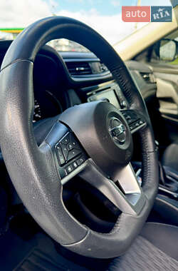 Внедорожник / Кроссовер Nissan Rogue 2017 в 