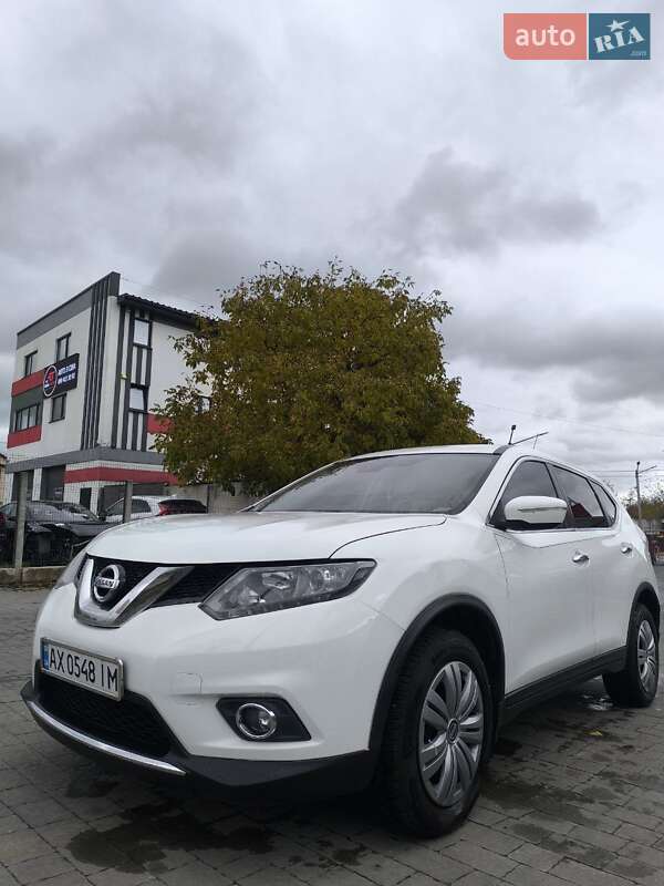 Внедорожник / Кроссовер Nissan Rogue 2015 в Ивано-Франковске