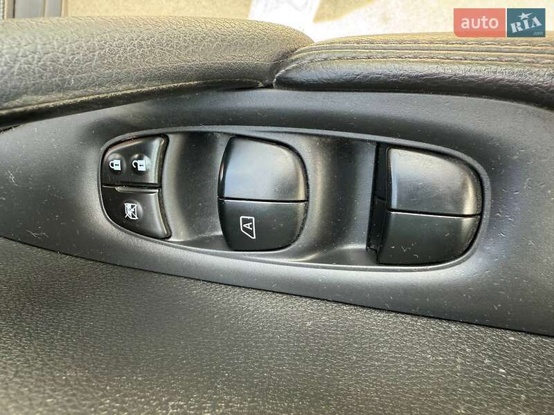 Позашляховик / Кросовер Nissan Rogue 2015 в Києві фото 16 Позашляховик / Кросовер Nissan Rogue 2015 в Києві