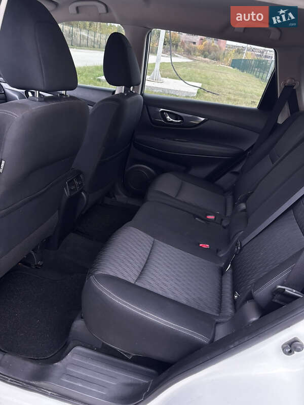 Внедорожник / Кроссовер Nissan Rogue 2018 в Коростене