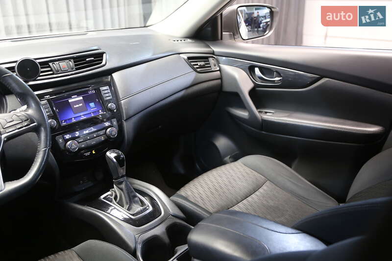 Позашляховик / Кросовер Nissan Rogue 2017 в Києві