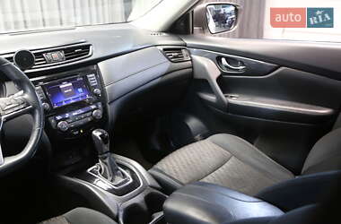 Внедорожник / Кроссовер Nissan Rogue 2017 в 