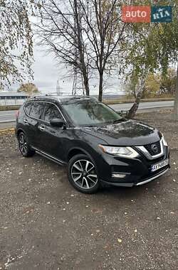 Внедорожник / Кроссовер Nissan Rogue 2018 в 