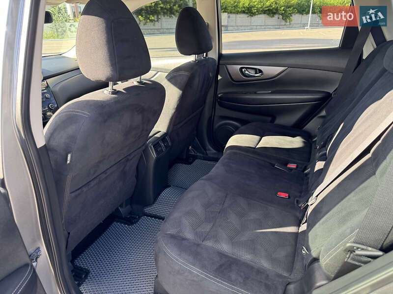 Внедорожник / Кроссовер Nissan Rogue 2016 в Харькове