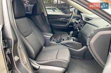 Внедорожник / Кроссовер Nissan Rogue 2018 в 