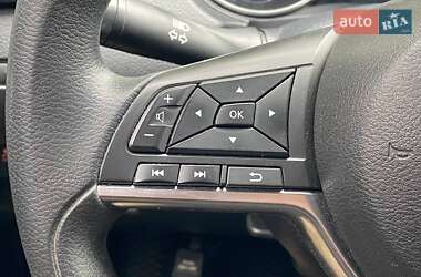 Внедорожник / Кроссовер Nissan Rogue 2018 в 
