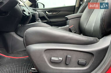 Внедорожник / Кроссовер Nissan Rogue 2017 в 