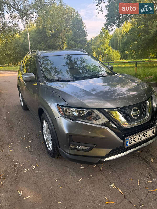 Внедорожник / Кроссовер Nissan Rogue 2017 в Ровно
