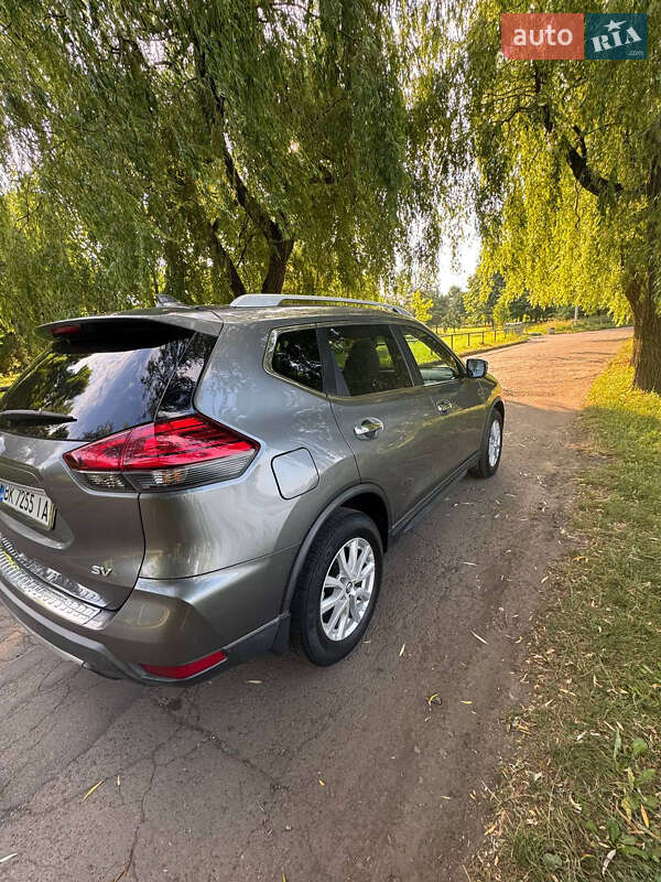 Внедорожник / Кроссовер Nissan Rogue 2017 в Ровно