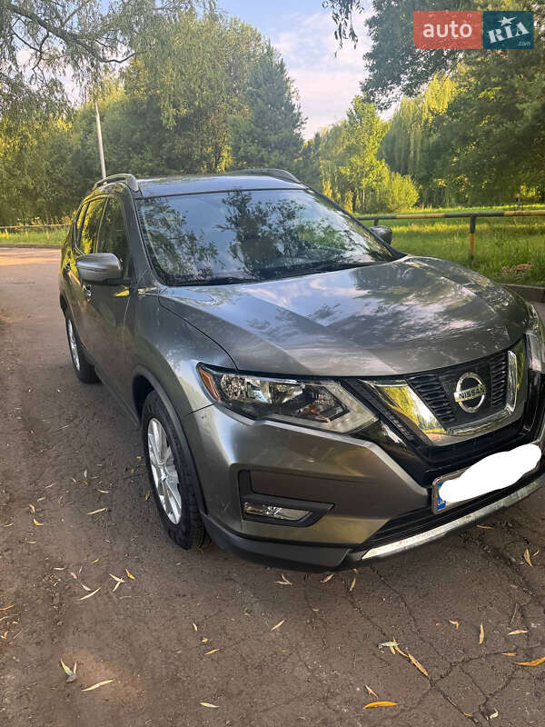 Внедорожник / Кроссовер Nissan Rogue 2017 в Ровно