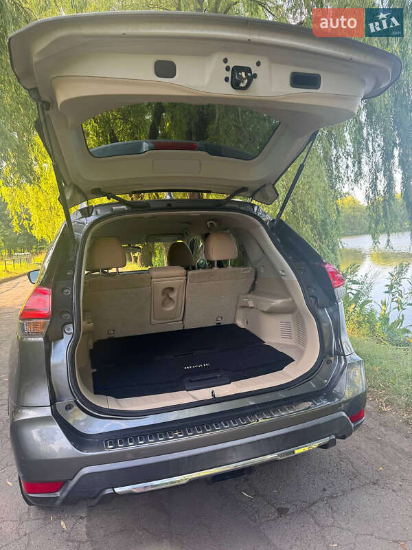 Внедорожник / Кроссовер Nissan Rogue 2017 в Ровно