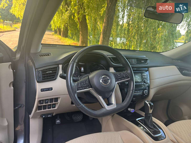 Внедорожник / Кроссовер Nissan Rogue 2017 в Ровно