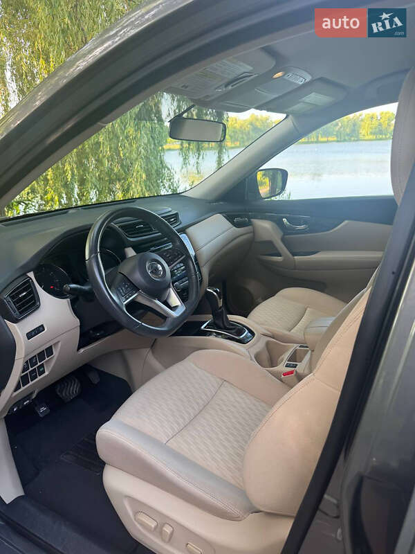 Внедорожник / Кроссовер Nissan Rogue 2017 в Ровно