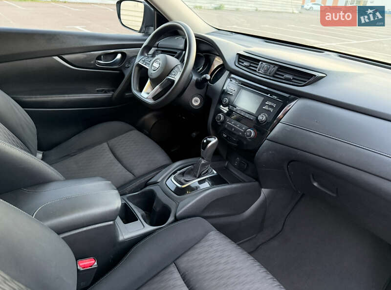 Внедорожник / Кроссовер Nissan Rogue 2016 в Ровно